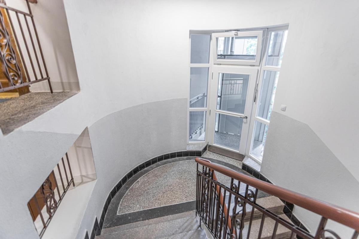 Apartament Jet Hottub - Washer&dryer - 12min Center - 160mbs Wifi Praga